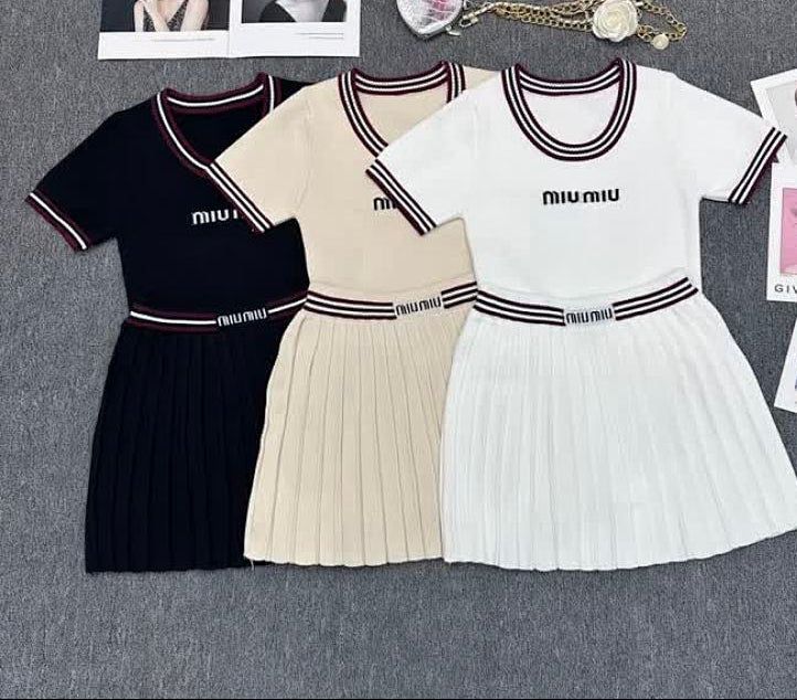 PREPPY PLEATED KNIT DRESS SET-ONE SIZE FITS ALL SUITS